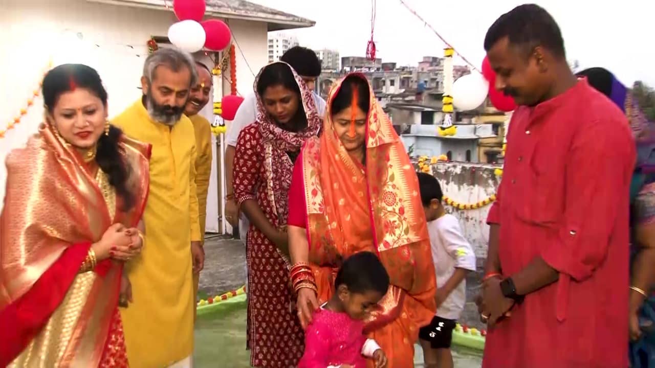 छठी मइया की कृपा से कैसे भरी सूनी कोख, देखिए एक आईपीएस अधिकारी के आस्था से जुड़ी अनोखी कहानी