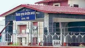अब जेल बना भ्रष्ट अधिकारियों और भूमाफियाओं का मिलन स्थल! देखिये निलंबित IAS छवि रंजन के वार्ड तक कैसे पहुंचा प्रेम प्रकाश