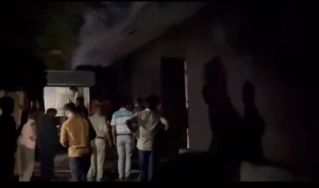 हजारीबाग में रिकॉर्ड रूम में लगी भीषण आग, महत्वपूर्ण दस्तावेज जलकर खाक, जानिए