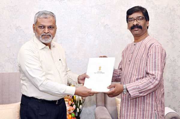 सीएम हेमंत से मिलें चीफ जस्टिस, झारखंड हाईकार्ट के नये भवन का उद्घाटन समारोह में शामिल होने का दिया आमंत्रण