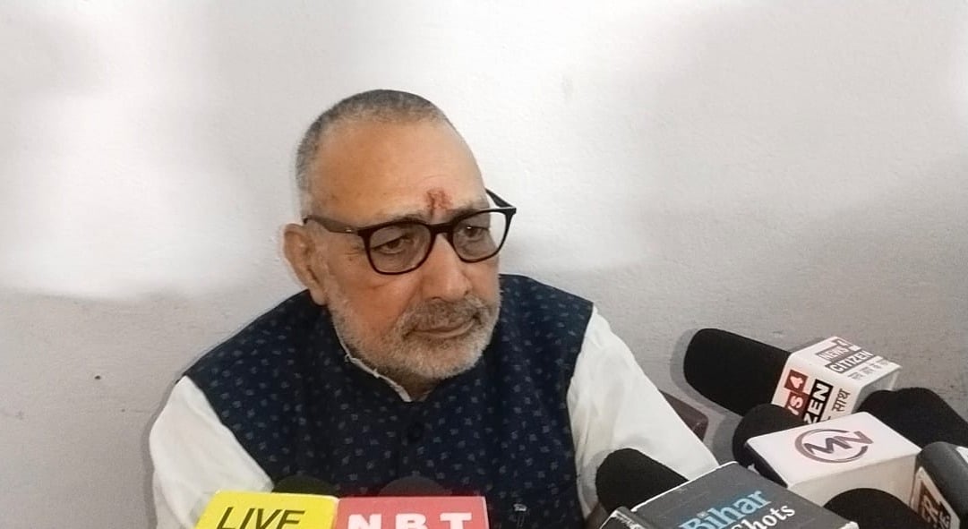 संसद पर सियासत: गिरिराज सिंह का नीतीश कुमार पर निशाना, याद दिलाई पटना म्यूजियम वाली बात