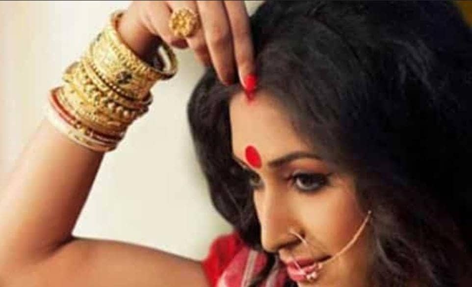 महिलाएं क्यों लगाती है सिंदूर, जानें इसके धार्मिक और साइंटिफिक महत्व