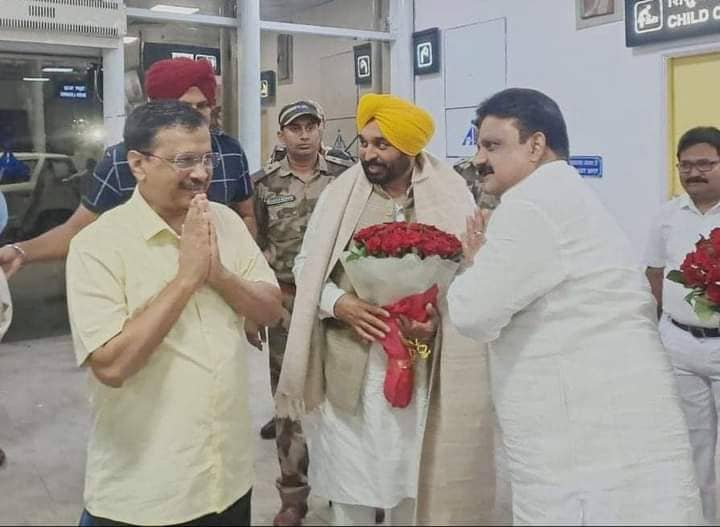 अरविन्द केजरीवाल पहुंचे रांची, विपक्षी एकता को लेकर CM हेमंत से करेंगे मुलाकात