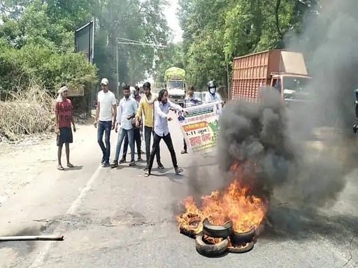 सड़क पर दम तोड़ता नजर आया छात्रों का सम्पूर्ण झारखंड बंद, छात्र नेता देवेन्द्रनाथ के साथ नजर आये इक्का दुक्का लोग