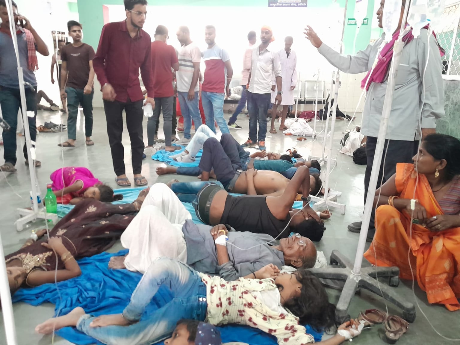 औरंगाबाद: शादी समारोह में मची अफरा-तफरी, फूड पॉइजनिंग से 60 से अधिक बाराती बीमार