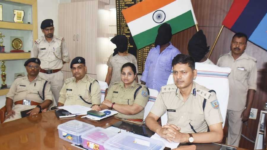 GANGS & GANGSTER!! पुलिस ने ट्रेंड बदल कर आर्थिक ताकत तोड़ने की पढ़िए कैसे शुरू की कोशिश