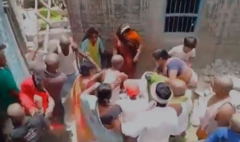 बेगूसराय:पड़ोसियों की दबंगई! महिला को दर्जनों लोगों ने बेरहमी से पीटा, जानें क्यो की गई पिटाई