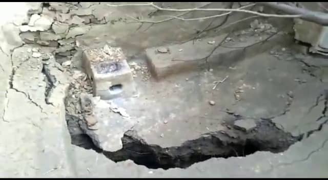 बाघमारा में तेज आवाज के साथ धंसी जमीन, बना बड़ा गोफ, इलाके में दहशत