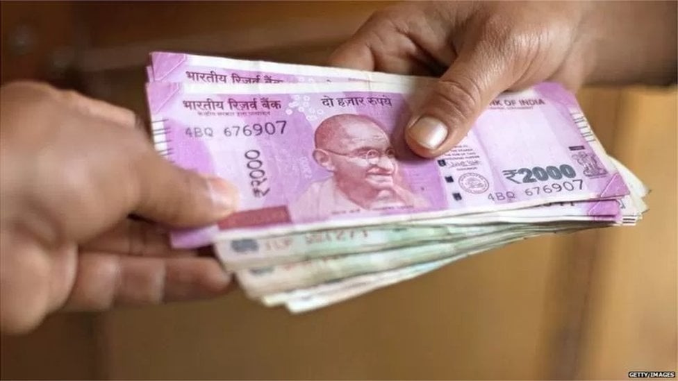 अब घर बैठे आप बदलवा सकते हैं 2000 के नोट, नहीं लगना पड़ेगा बैंकों में लाइन