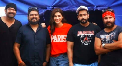 आदिपुरुष का पीछा नहीं छोड़ रहा विवाद, इलाहाबाद कोर्ट ने फिल्म के मेकर्स को खूब लगाई लताड़