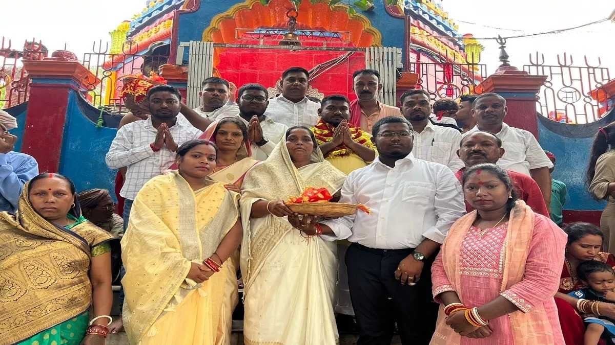 मंत्री पद की शपथ से पहले मां छिन्नमस्तिका की दरबार में बेबी देवी, अब तक नहीं सुलझा 12वें मंत्री पद का विवाद