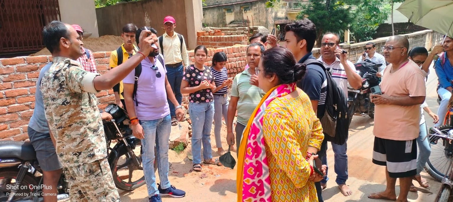 गिरिडीह में छात्रा से बाइक सवार अपराधियों ने छीना मोबाइल, लोगों ने पकड़कर की जमकर धुनाई