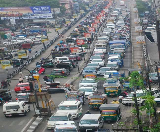 दो माह में ही धनबाद में नई ट्रैफिक व्यवस्था हुई फेल, पैदल चलना भी मुश्किल