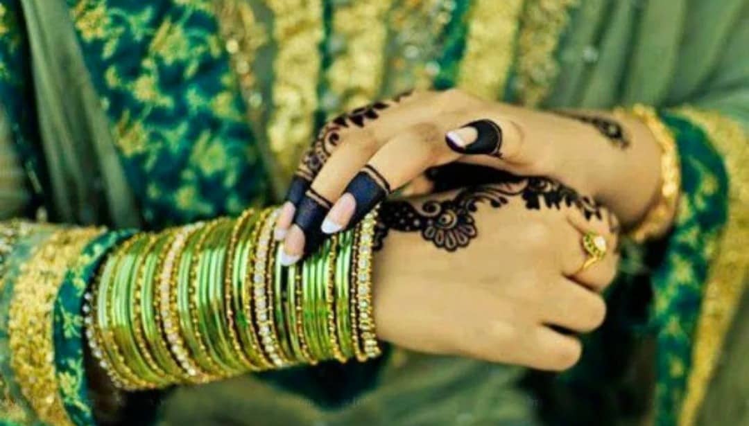 जानिए सावन में क्यों महिलायें पहनती है हरा रंग, क्या है इसकी खास वजह