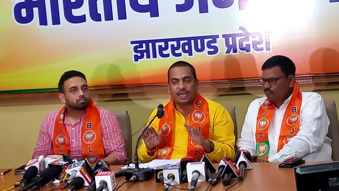 26 हजार शिक्षक की बहाली पर छिड़ी सियासी जंग, भाजपा ने पूछा किस नीति के तहत होगी बहाली