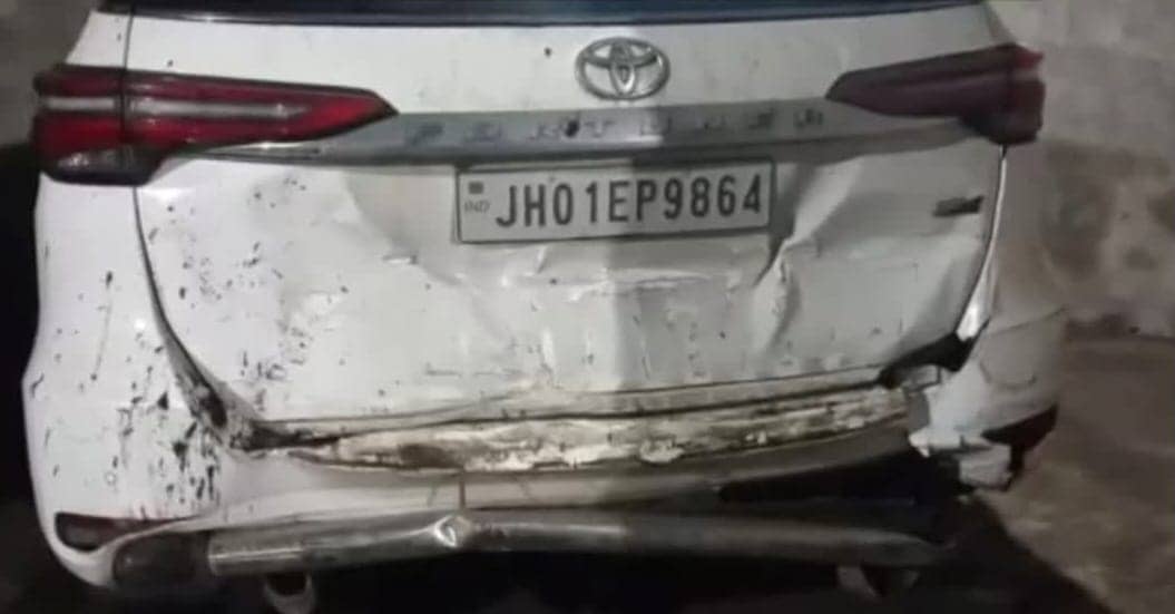 एस्कॉर्ट पार्टी के वाहन से टकराई मंत्री आलमगीर आलम की गाड़ी, बाल-बाल बचे मंत्री