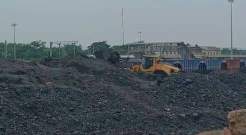 कोल डंपिंग यार्ड से लोगों का जीना मुहाल, रेलवे नहीं मान रहा प्रदूषण की बात, जानें सिविल सोसाइटी ने क्या उठाया कदम