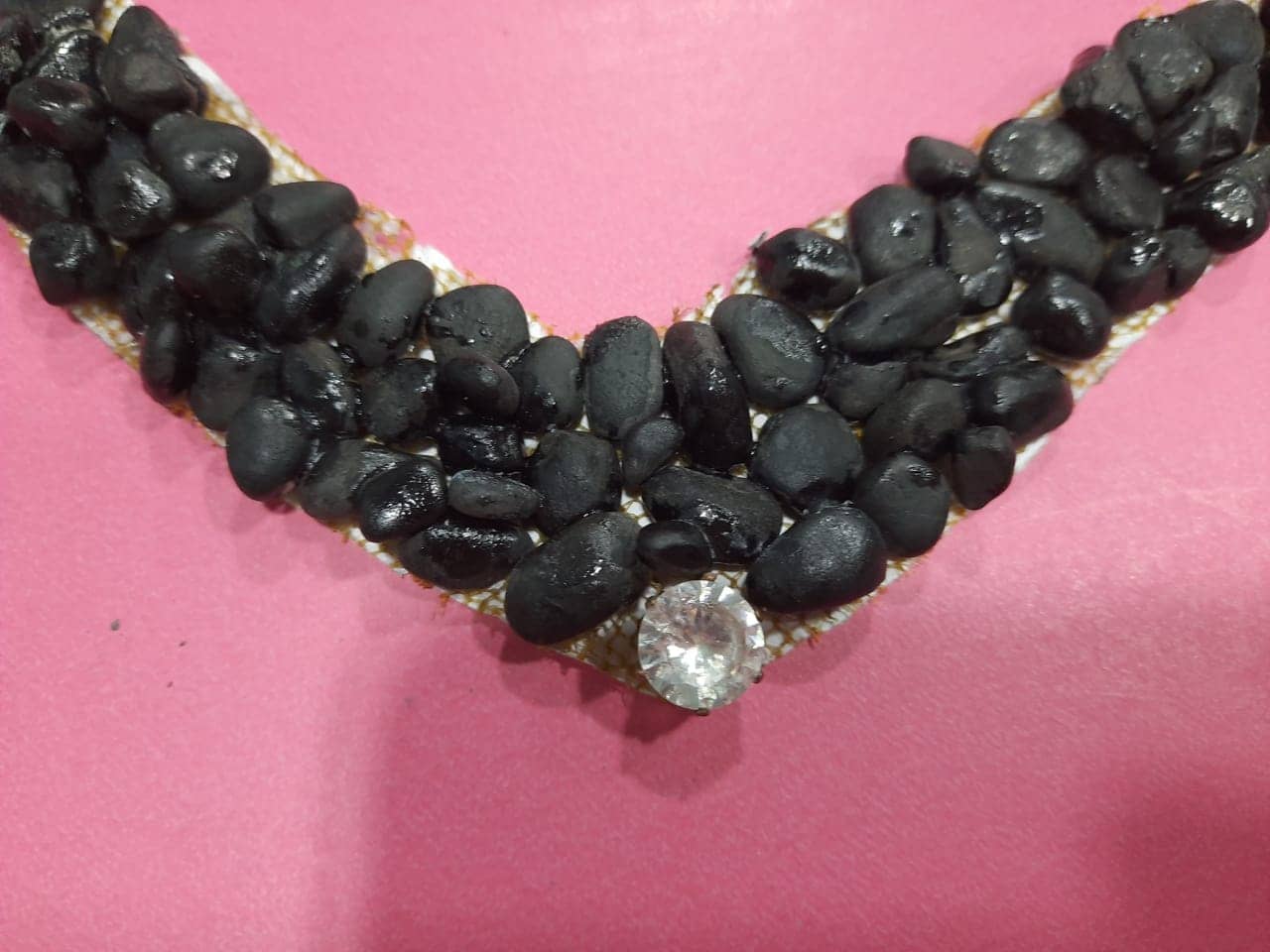 सोना-हीरा के बाद पहनिए अब कोयला का झुमका-हार, कोयले के गहने बना रहा धनबाद का सिंफर