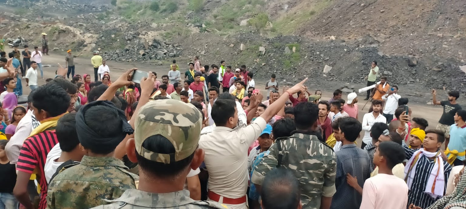 बीसीसीएल भौरा फोर ए पैच में किये गए ताबड़तोड़ बम धमाके, पुलिस ने बरामद किया अवशेष