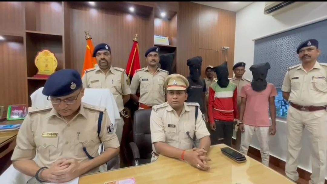 24 घंटे के अंदर पुलिस ने किया लूटकांड का खुलासा, चार बदमाशों को किया गिरफ्तार
