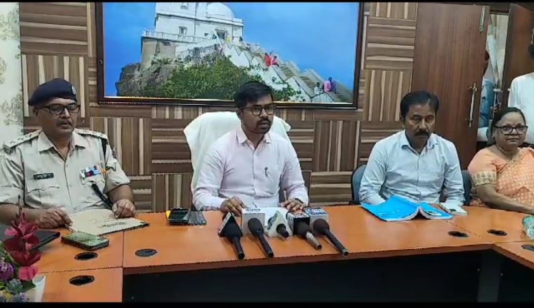 चुनाव की घोषणाा के साथ गिरिडीह और बोकारो में आदर्श आचार संहिता लागू, डुमरी में होगा नामांकन तो गिरिडीह में मतगणना