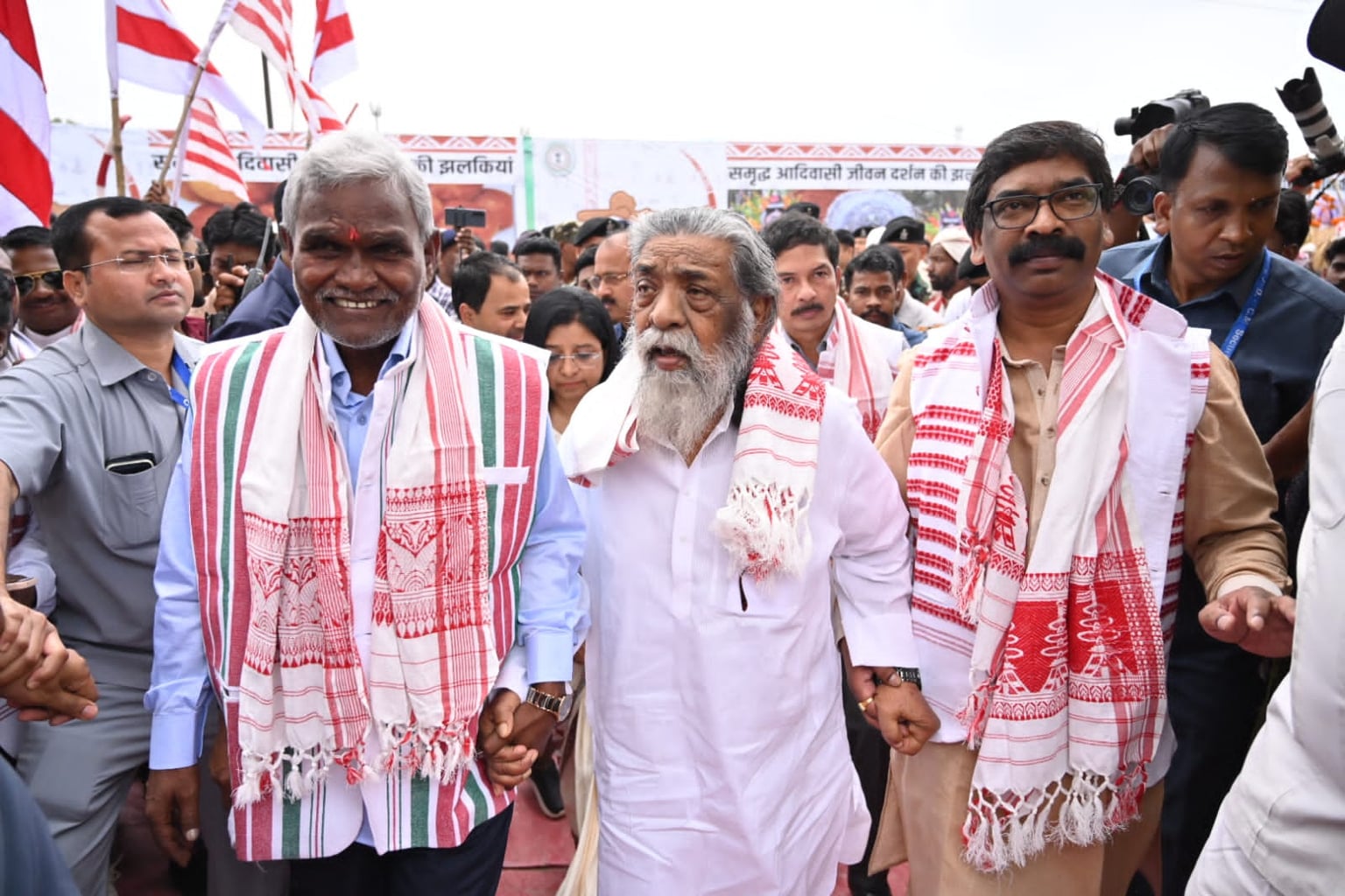 World Tribal Day: दिशोम गुरु शिबू सोरेन ने शिक्षा के प्रति आदिवासी समाज के लोगों को किया जागरूक, कहा- पढ़ेंगे तभी आगे बढ़ेंगे