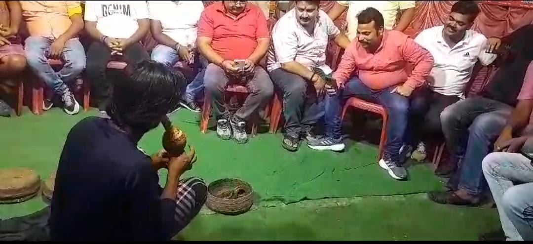 सोमवार को है नाग पंचमी, जानिए कौन सा भोग शिव पर चढ़ाने से बन जायेगा अमृत