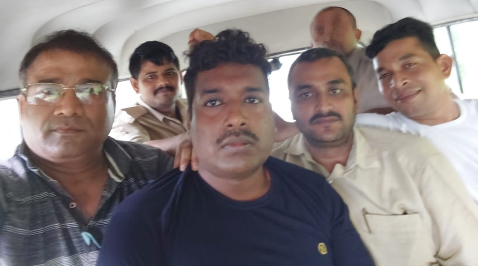औरंगाबाद: घूस लेते रंगेहाथ पकड़ा गया थानेदार, पत्नी ने दिखाई चालाकी, फिर भी पकड़ा गया आरोपी