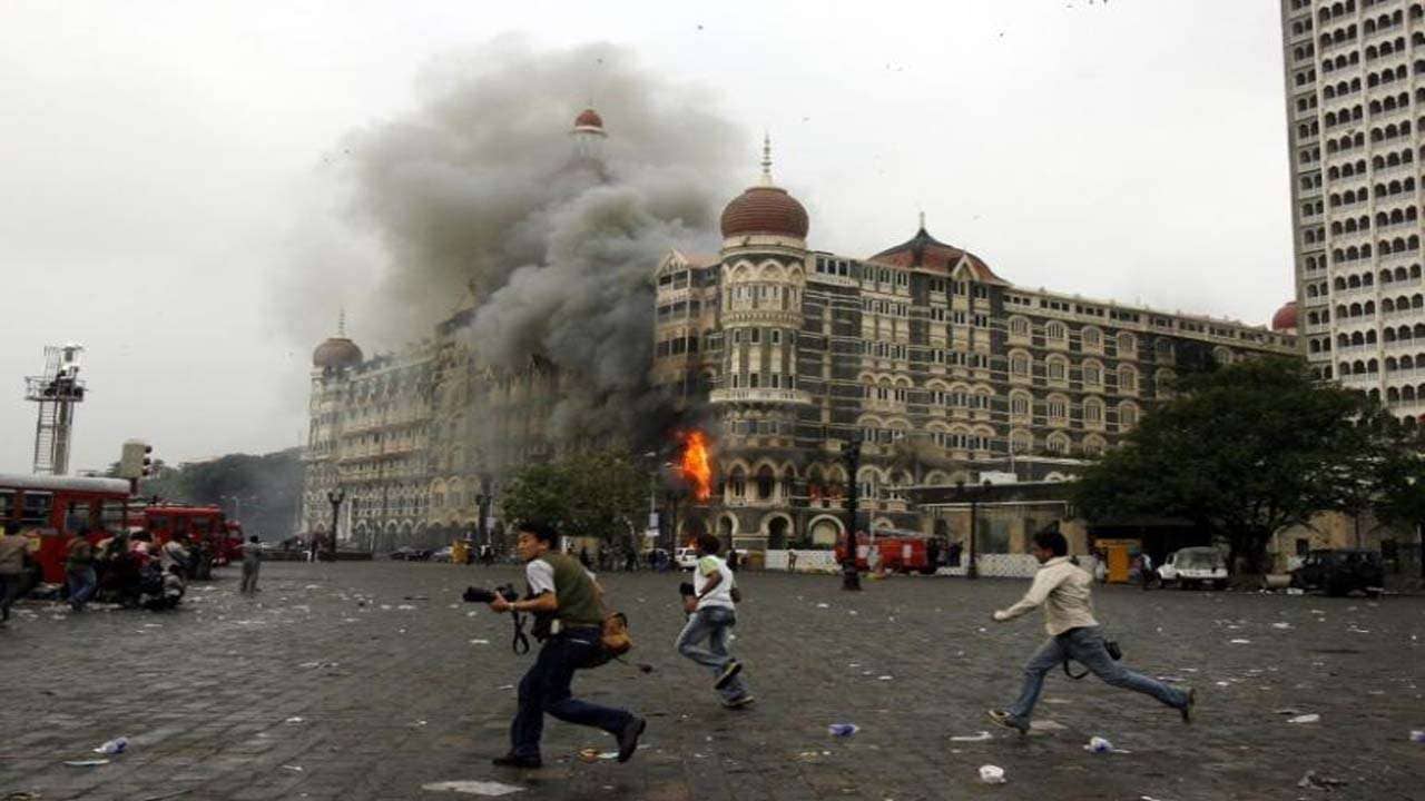 26/11 मुंबई हमले की 13वीं बरसी मना रहा है देश, 50 से ज्यादा लोगों की हुई थी मौत, 100 से अधिक हुए थे घायल