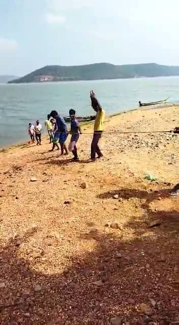 आंध्र प्रदेश के इश आइलैंड में बंधक हैं झारखण्ड के 16 मजदूर, सीएम हेमंत से मदद की अपील