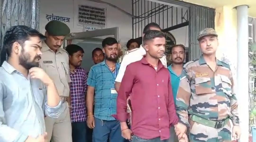 बीपीएससी अध्यापक पात्रता परीक्षा में पकड़ाये तीन मुत्राभाई, दुसरे की जगह दे रहे थे एग्जाम, जाने कैसे संजय दत्त की फिल्म से है इंस्पायर