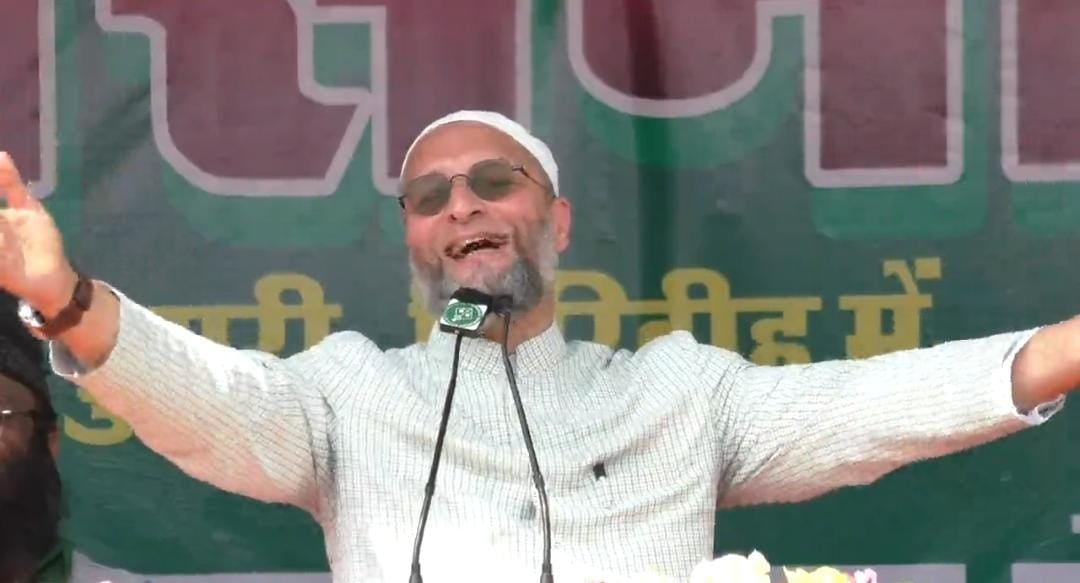 डुमरी पहुंचकर गरजे असदुद्दीन ओवैसी, कहा-''कोई अपने आपको चौकीदार, तो कोई मोहब्बत का दुकानदार कहता है''