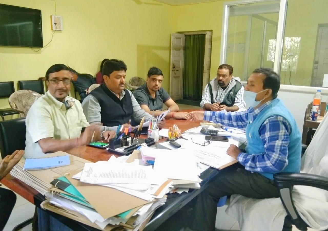 धनबाद के गया पुल के नीचे की सड़क ठीक कर तुरंत राहत दीजिए हुजूर