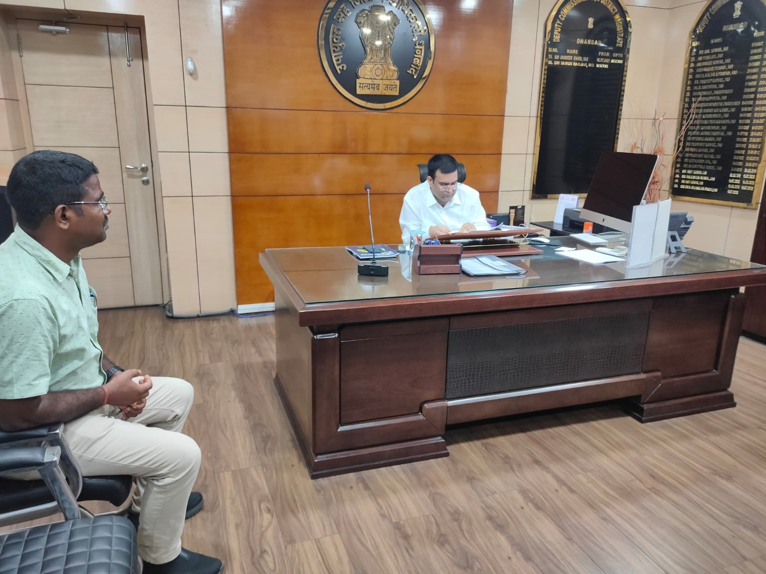 जनता दरबार में लोगों ने उपायुक्त से की फरियाद ,मिला समाधान का भरोसा