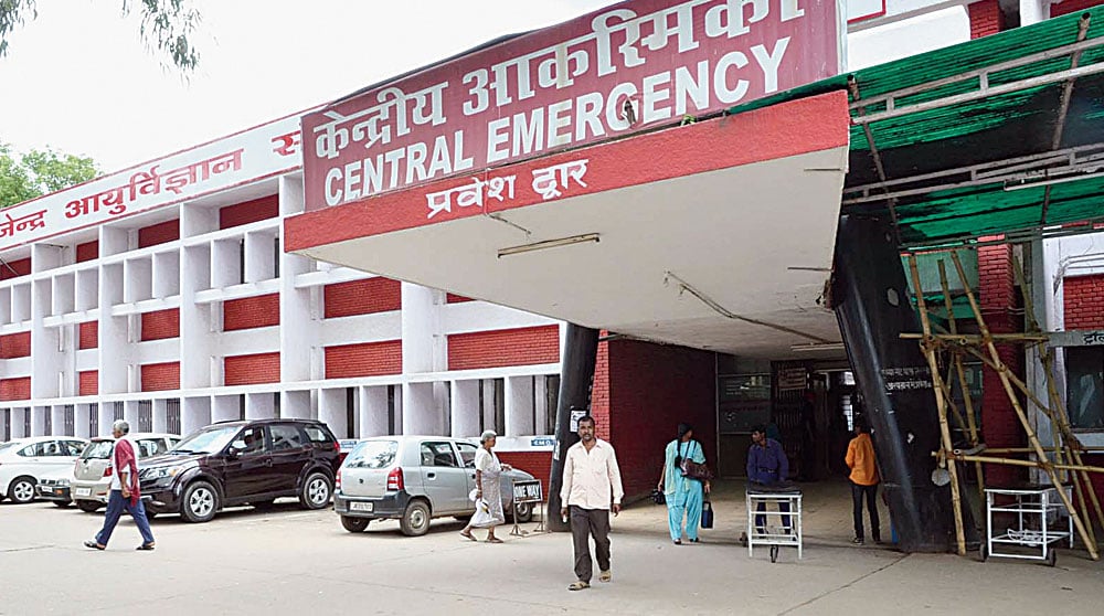 झारखंड के बड़े सरकारी अस्पताल रिम्स में गंदगी से बुरा हाल, सफाई के नाम पर करोड़ों का खर्च फिर भी वार्डों में कॉकरोच का आतंक