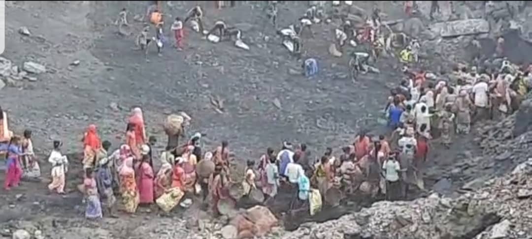 निरसा में अवैध उत्खनन के दौरान चाल धसने से एक की मौत , तीन घायल