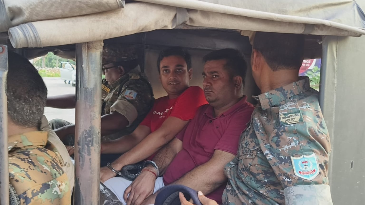 धनबाद: मर्डर केस में "माफिया यूथ विंग" के दो आरोपी भेजे गए जेल,ताबड़तोड़ छापेमारी में जानिए पुलिस को क्या मिला