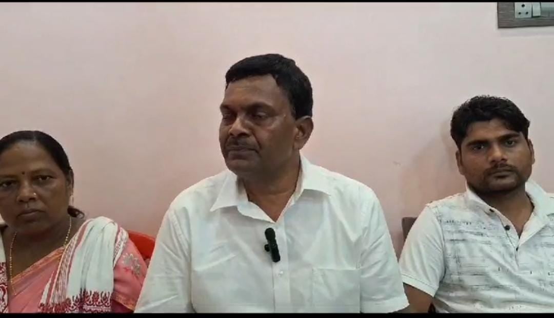 डुमरी में जेएमएम के कार्यकर्ता फैला रहे जंगल राज! जानें क्यों विधायक लंबोदर महतो ने इंडिया गठबंधन पर अत्याचार का लगाया आरोप