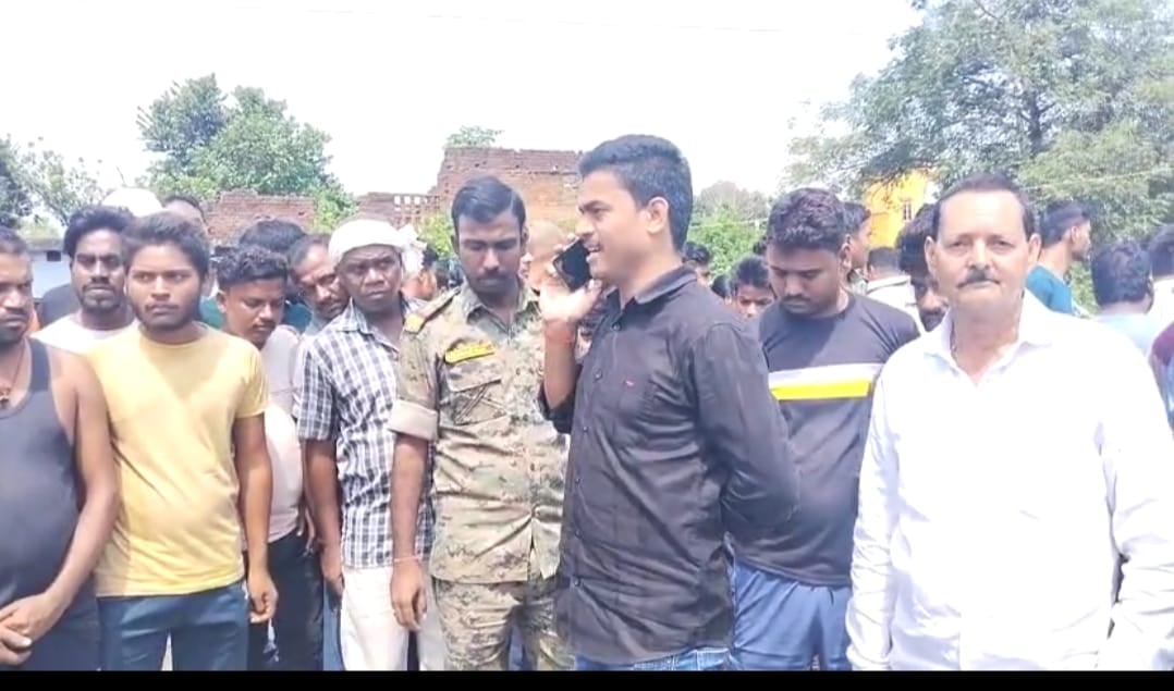 धनबाद के बरोरा भीषण सड़क हादसा, पहले दो बाइक की टक्कर फिर ट्रक ने युवक को रौंदा