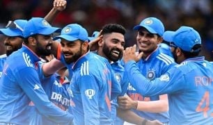 एशिया कप फाइनल मुकाबला : भारतीय गेंदबाज सिराज के तूफान में उड़ा श्रीलंका का बैंटिंग लाइनअप