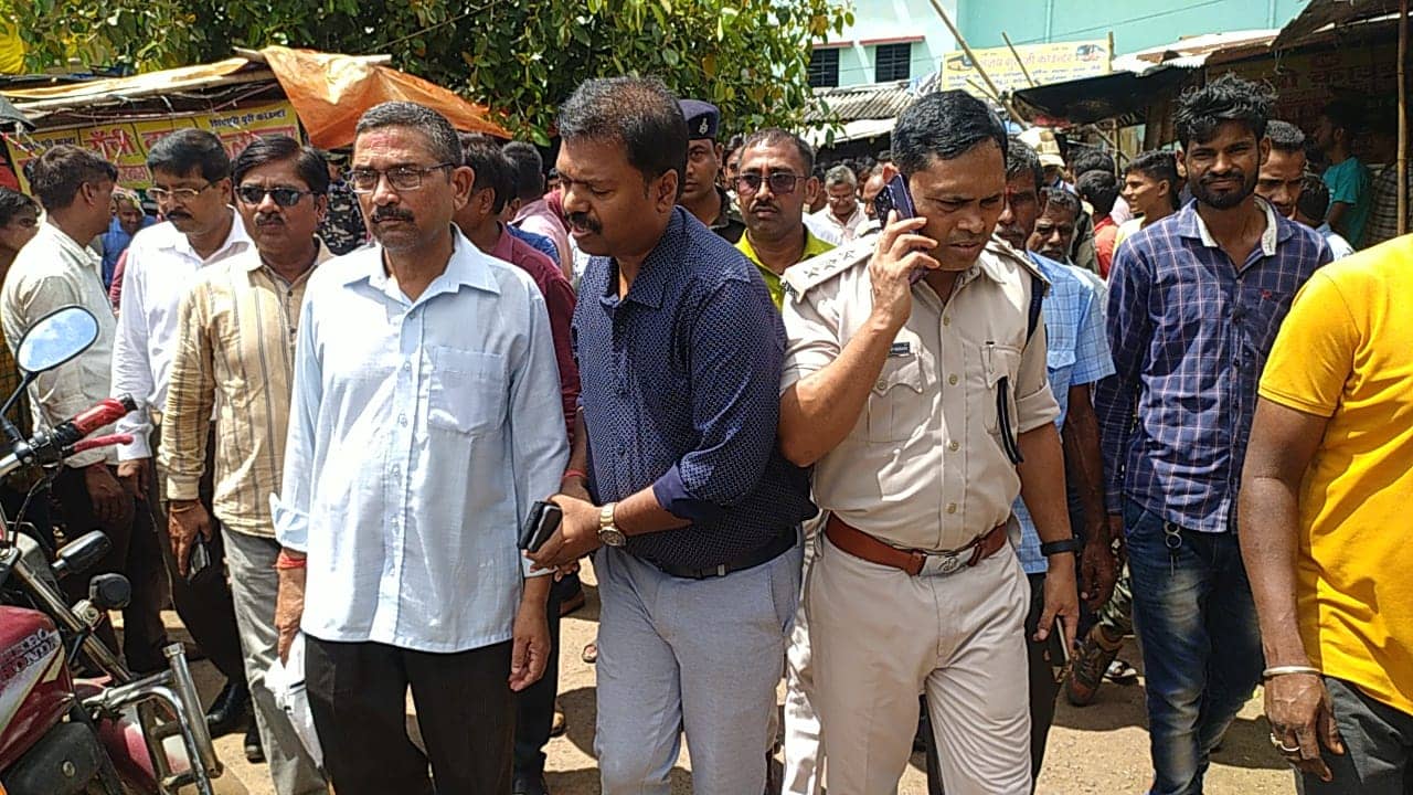 24 घंटे बाद दुमका बस पड़ाव से बसों का परिचालन सामान्य, प्रशासन ने सुरक्षा के मुकम्मल व्यवस्था का दिया आश्वासन