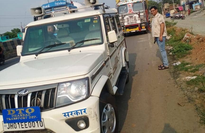 DHANBAD: अमला रेस हुआ तो 21 भारी वाहनों से वसूल की गई आठ लाख की फाइन