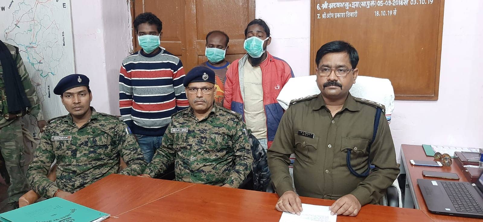 पुलिस ने तीन माओवादी समर्थक को किया गिरफ्तार, नक्सली पर्चा बरामद