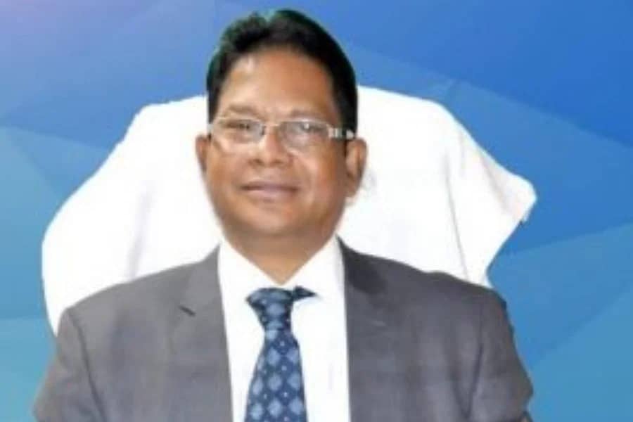 राजभवन से आदेश के बाद प्रो.भोई ने छोड़ा कुलपति आवास, अपनी गाय को छोड़ परिवार के साथ जल्दबाजी में क्यों चले गए कुलपति, जानिए