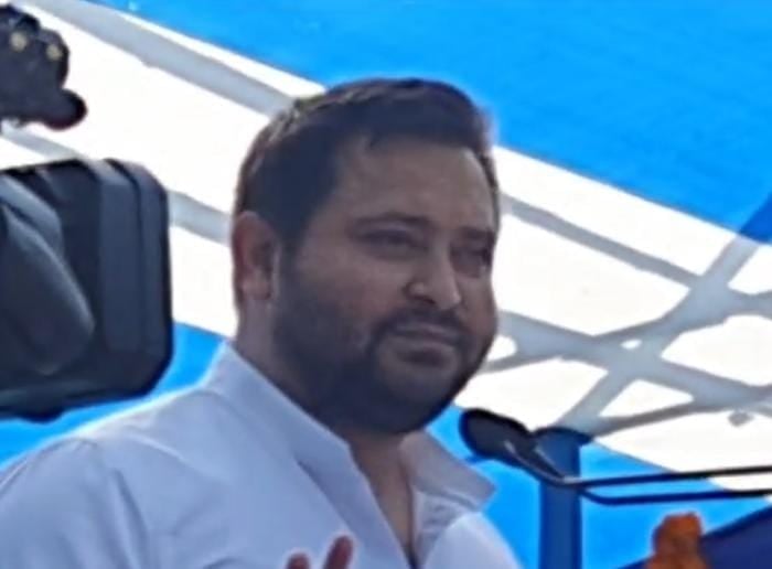 तेजस्वी यादव पहुंचे गोपालगंज, थावे दुर्गा मंदिर में पूजा अर्चना के साथ किया 19 योजनाओं का शिलान्यास