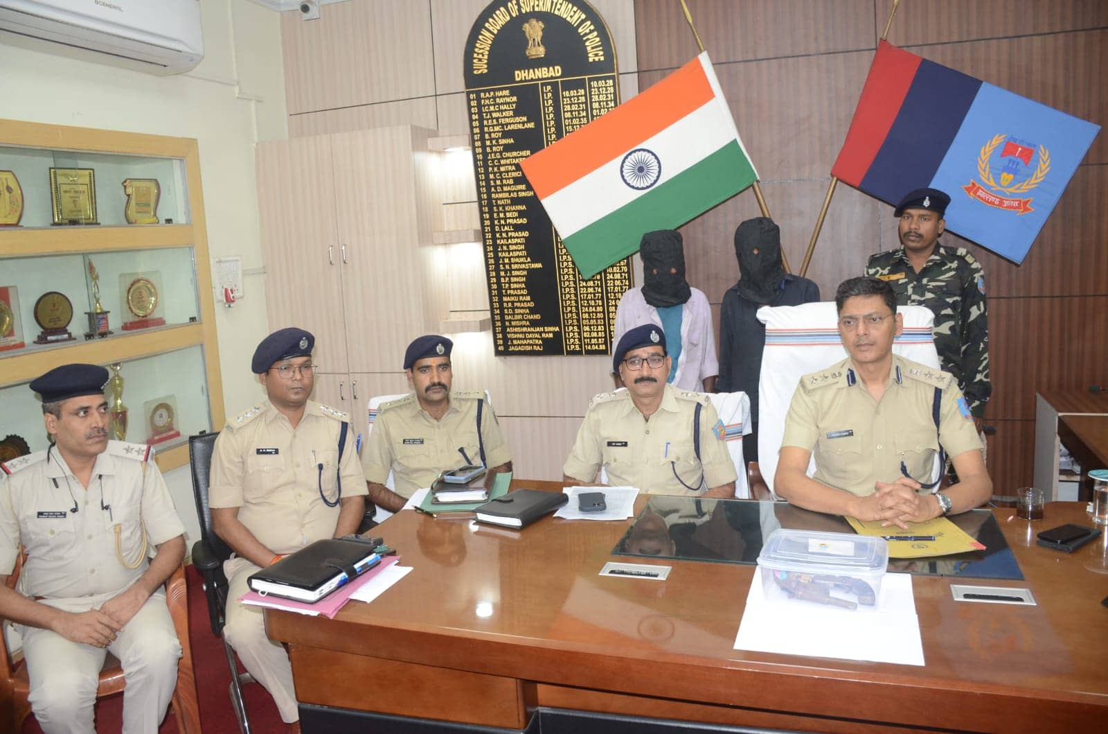 बिहार से हथियार लेकर धनबाद आये थे क्राइम करने, लेकिन पुलिस ने धर दबोचा