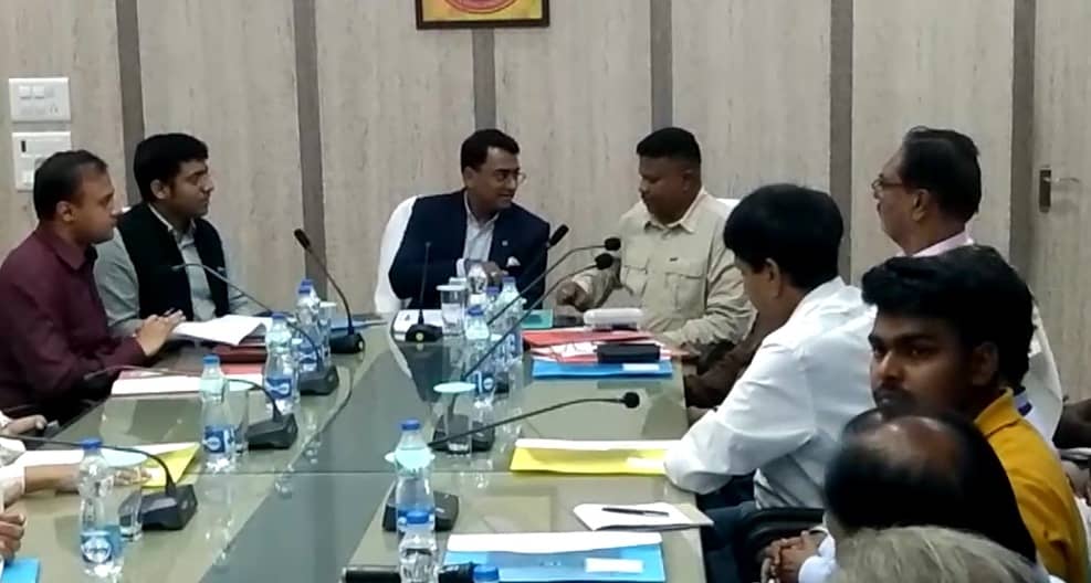 देवघर जिला प्रशासन की पूजा समितियों से आग्रह, पारंपरिक नदी तालाब की जगह अस्थाई तालाबों में करे मां की प्रतिमा का विसर्जन