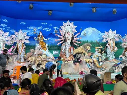 झारखंडी कारीगरों की जादूगरी! अपनी भव्यता के लिए पूरी दुनिया में मशहूर इटली की चर्च में मां दुर्गा हुई विराजमान