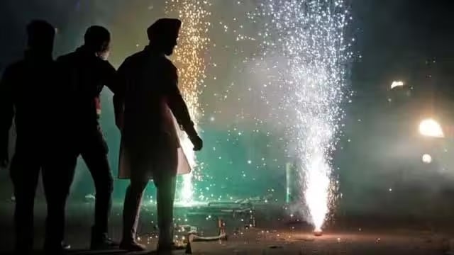इस दिवाली प्रदूषण से खुद को बचाने के लिए आजमाएं ये तरीके, रहेंगे स्वस्थ