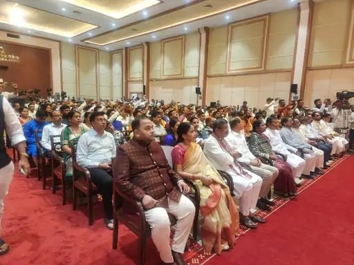 ओडिशा के 26वें राज्यपाल के रुप में रघुवर दास का शपथ ग्रहण समारोह संपन्न, चीफ जस्टिस डॉ. विद्युत रंजन षाड़ंगी ने दिलवाई पद और गोपनीयता की शपथ